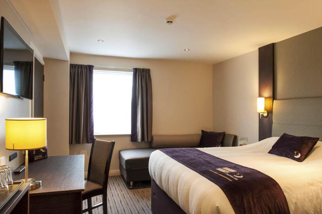 Premier Inn London Greenford Szoba fotó