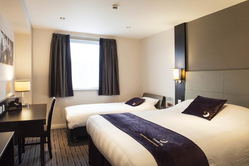 Premier Inn London Greenford Szoba fotó