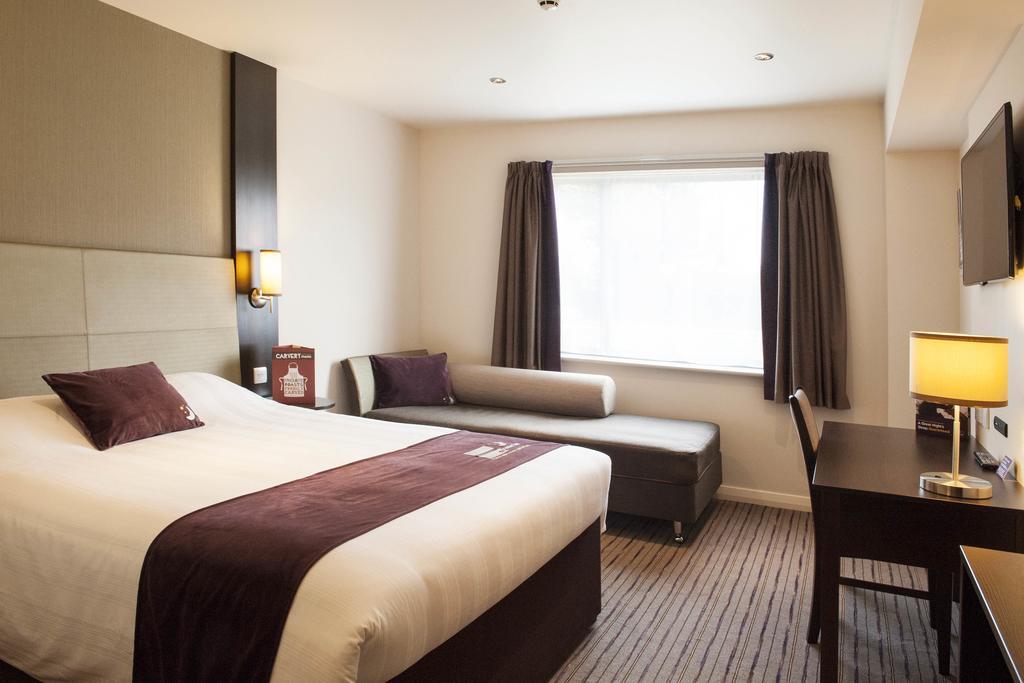 Premier Inn London Greenford Szoba fotó