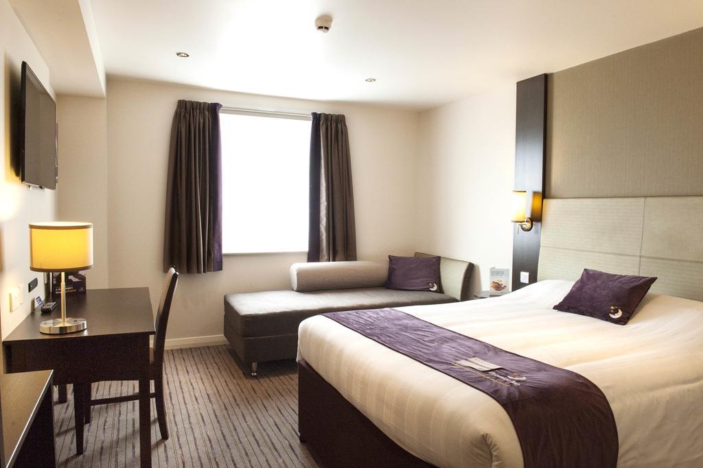 Premier Inn London Greenford Szoba fotó